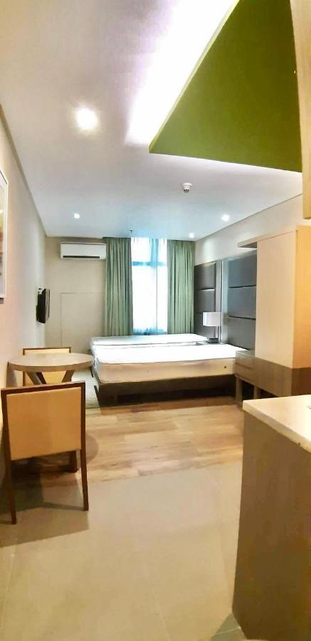 Studio Unit Condo At Antel Serenity Suites Makati Manila Esterno foto