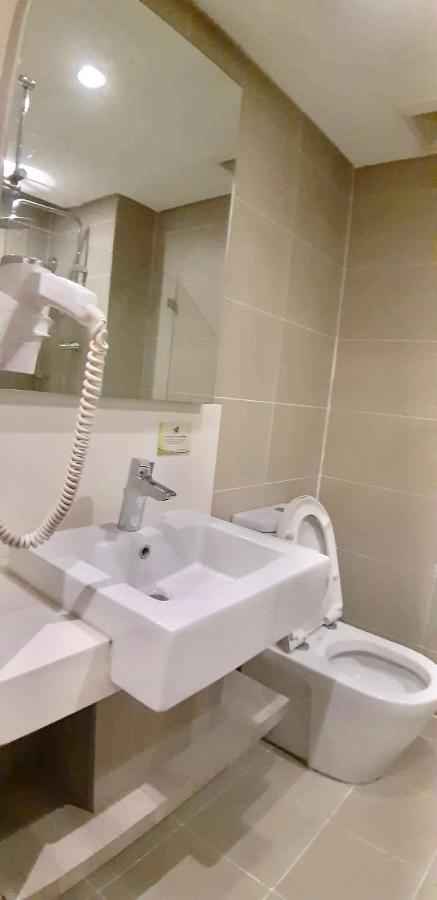 Studio Unit Condo At Antel Serenity Suites Makati Manila Esterno foto