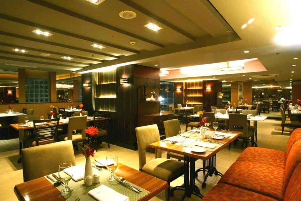 Studio Unit Condo At Antel Serenity Suites Makati Manila Esterno foto