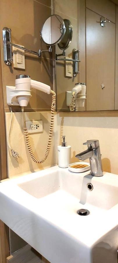 Studio Unit Condo At Antel Serenity Suites Makati Manila Esterno foto